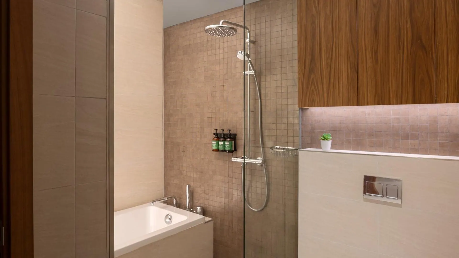 Staybridge Suites Dubai Business Bay By Ihg Hotel