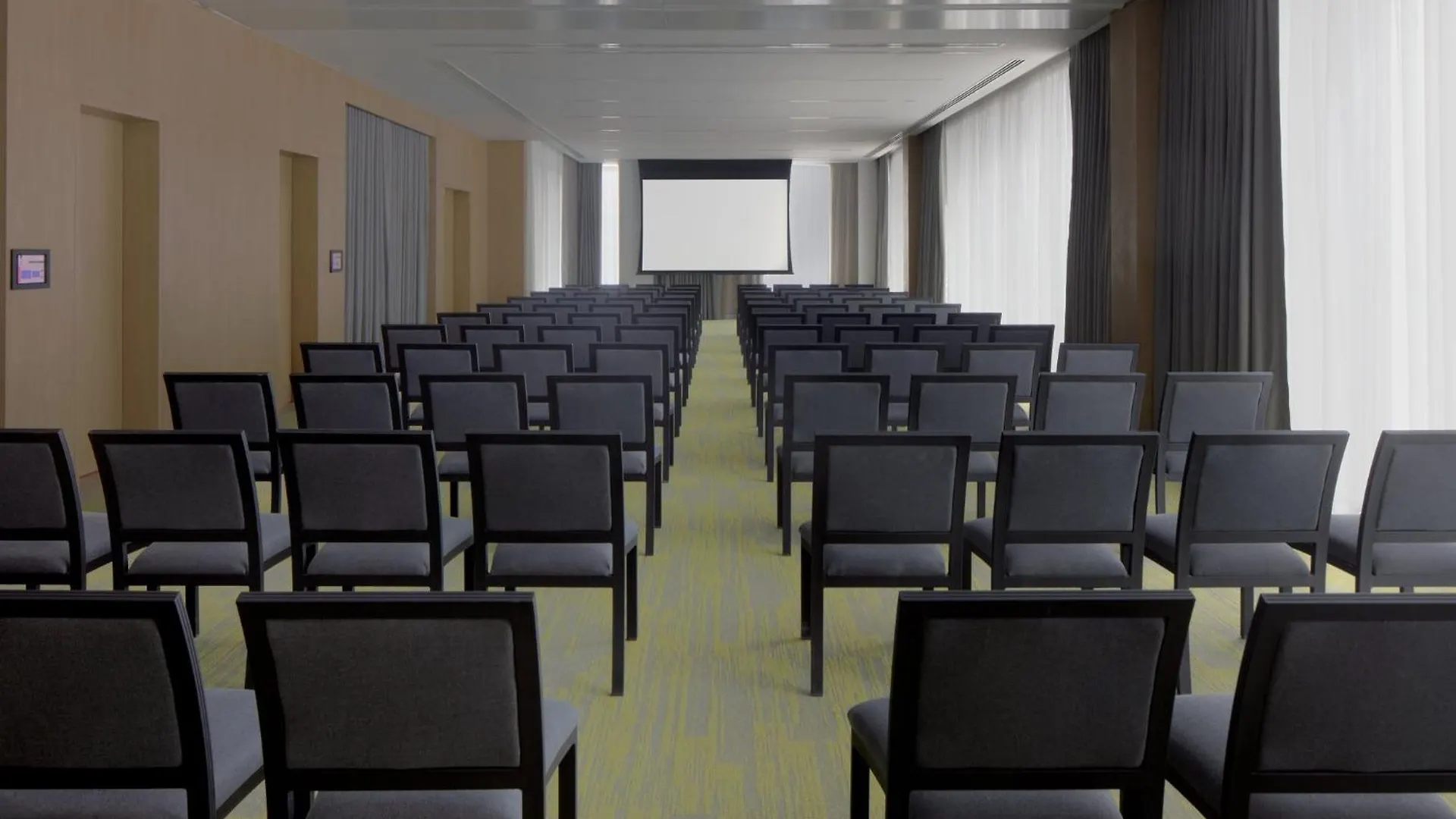 Staybridge Suites Dubai Business Bay By Ihg 4*,