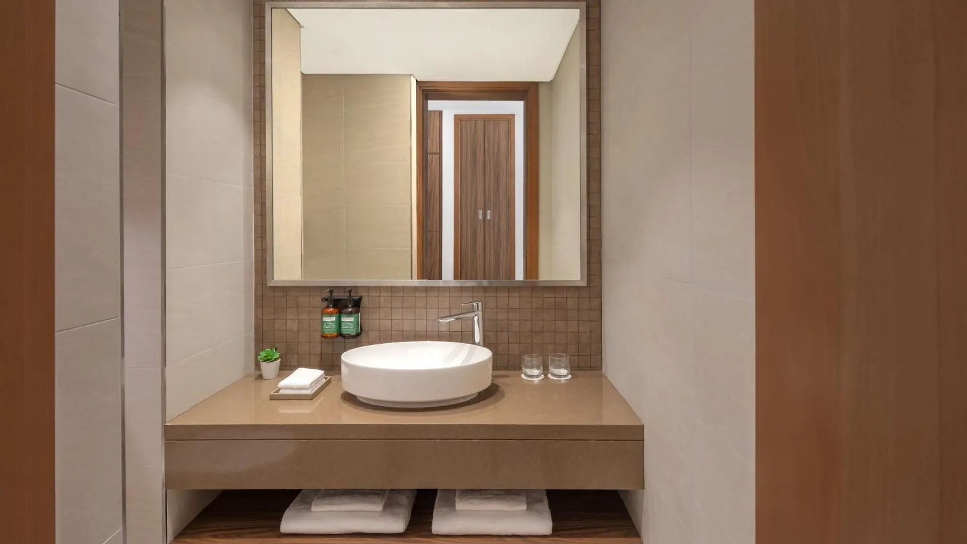 Staybridge Suites Dubai Business Bay By Ihg 4*,