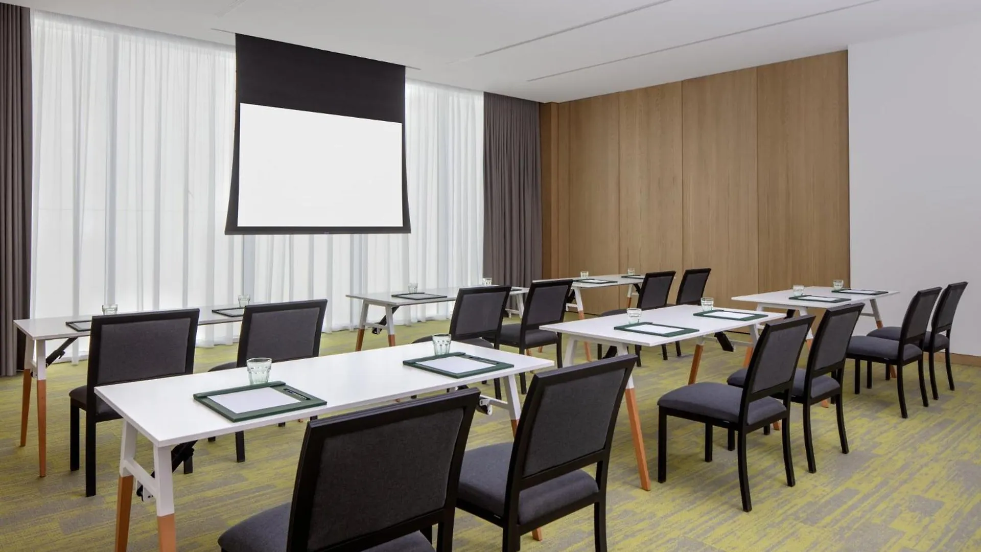 Staybridge Suites Dubai Business Bay By Ihg Hotel