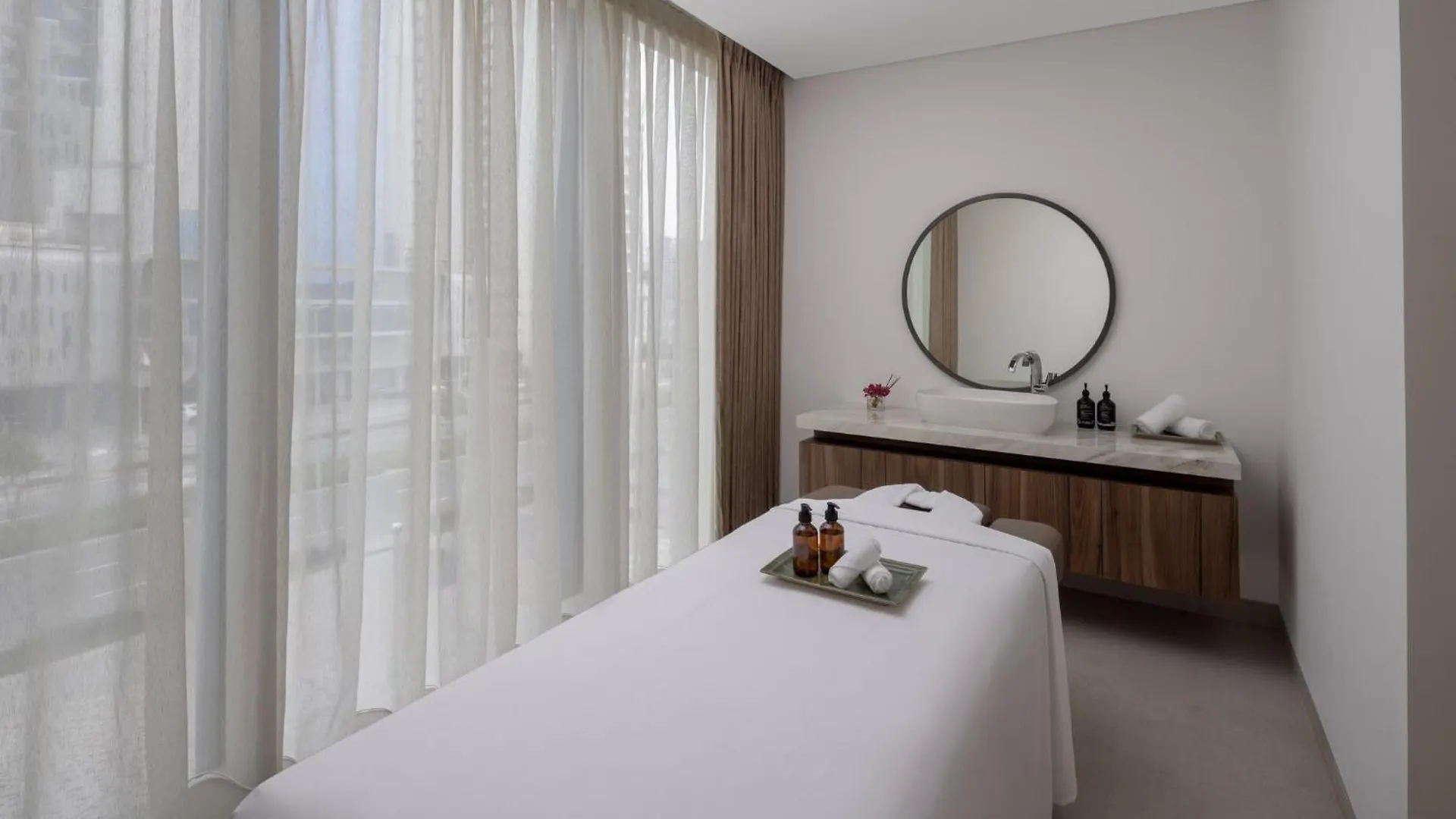 Staybridge Suites Dubai Business Bay By Ihg 4*,  United Arab Emirates